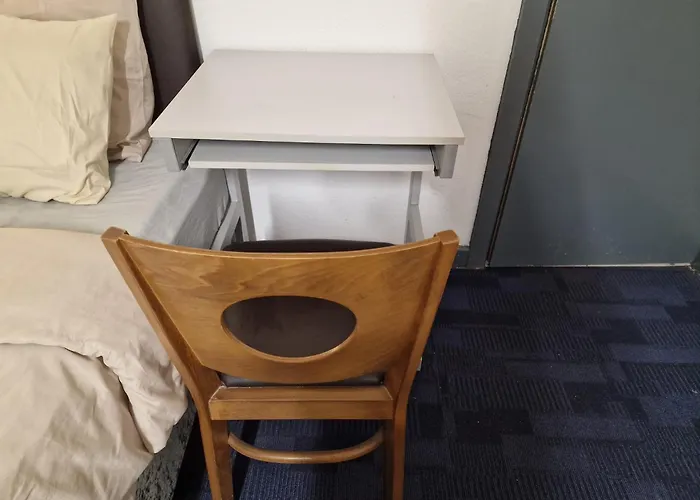 Room Near East Midland Airport 5