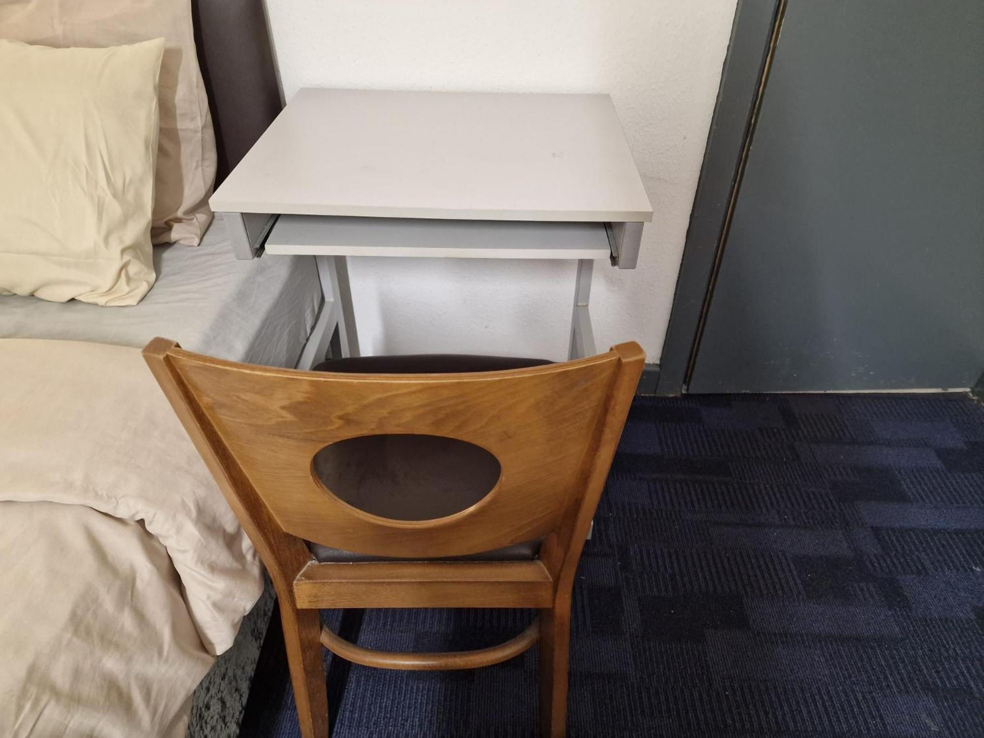 Near East Midland Airport 5 Apartment *