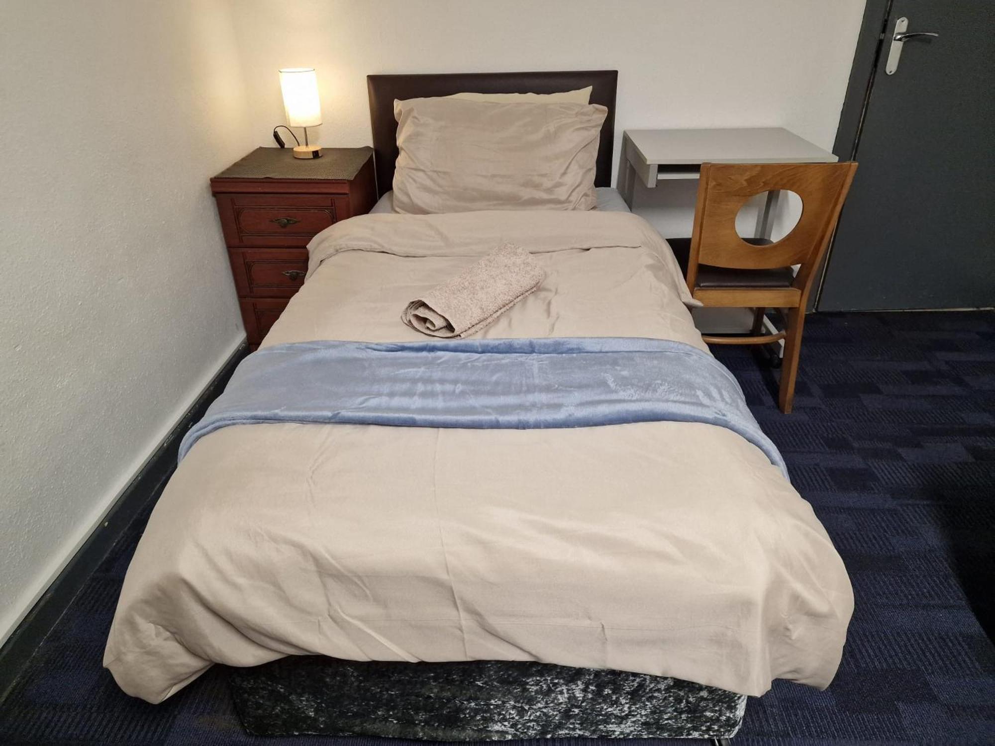 Near East Midland Airport 5 *