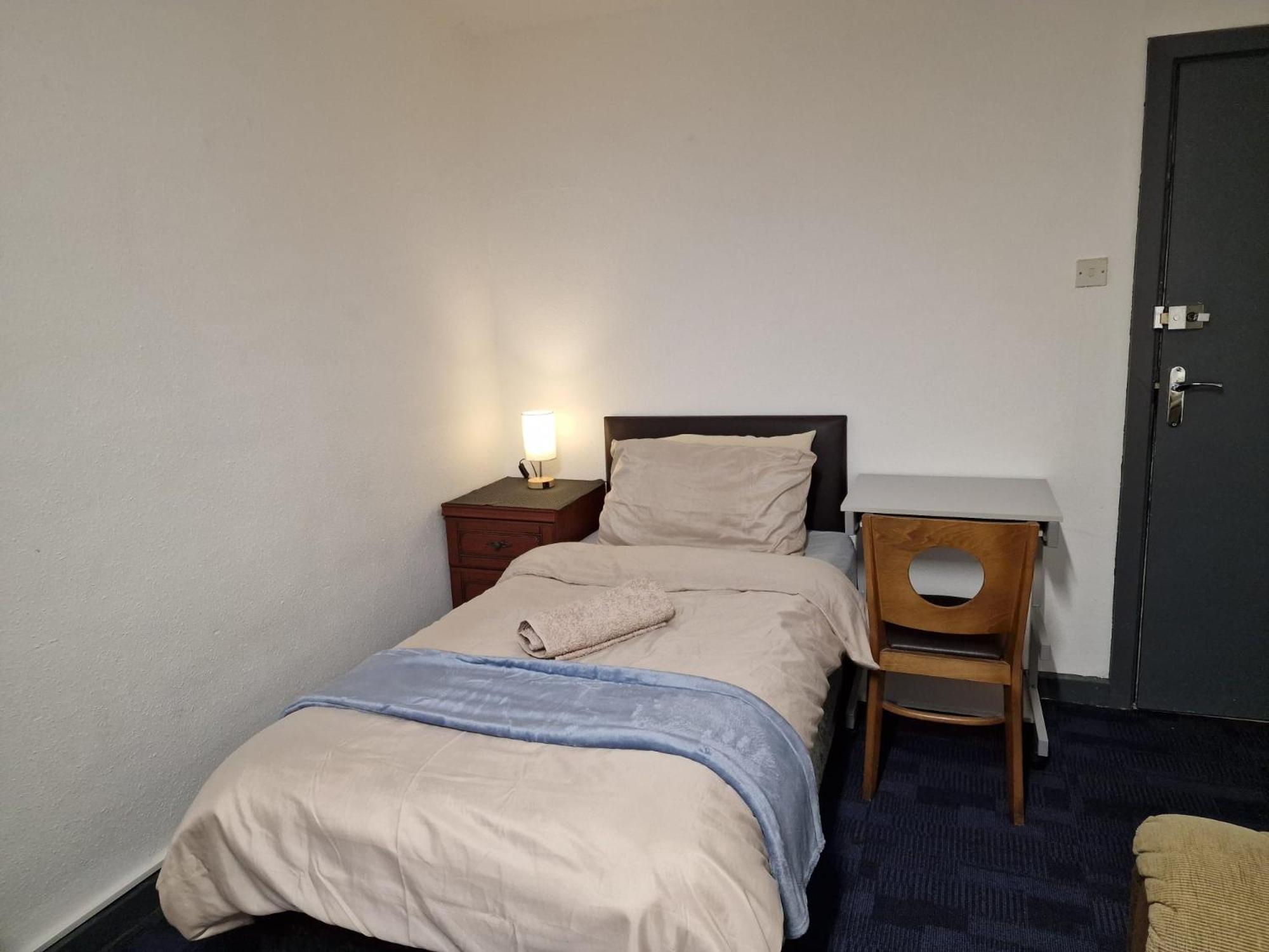 Near East Midland Airport 5 *
