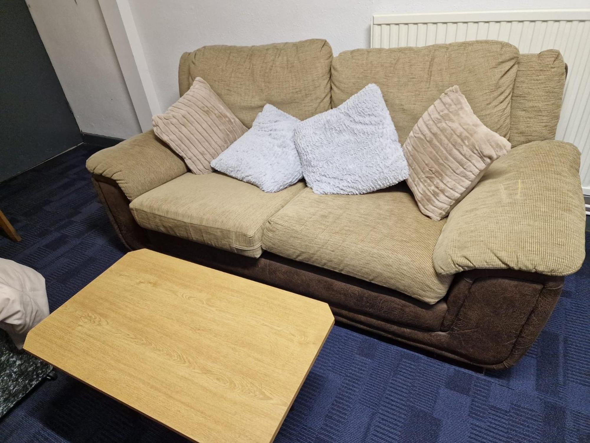 Near East Midland Airport 5 Apartment *