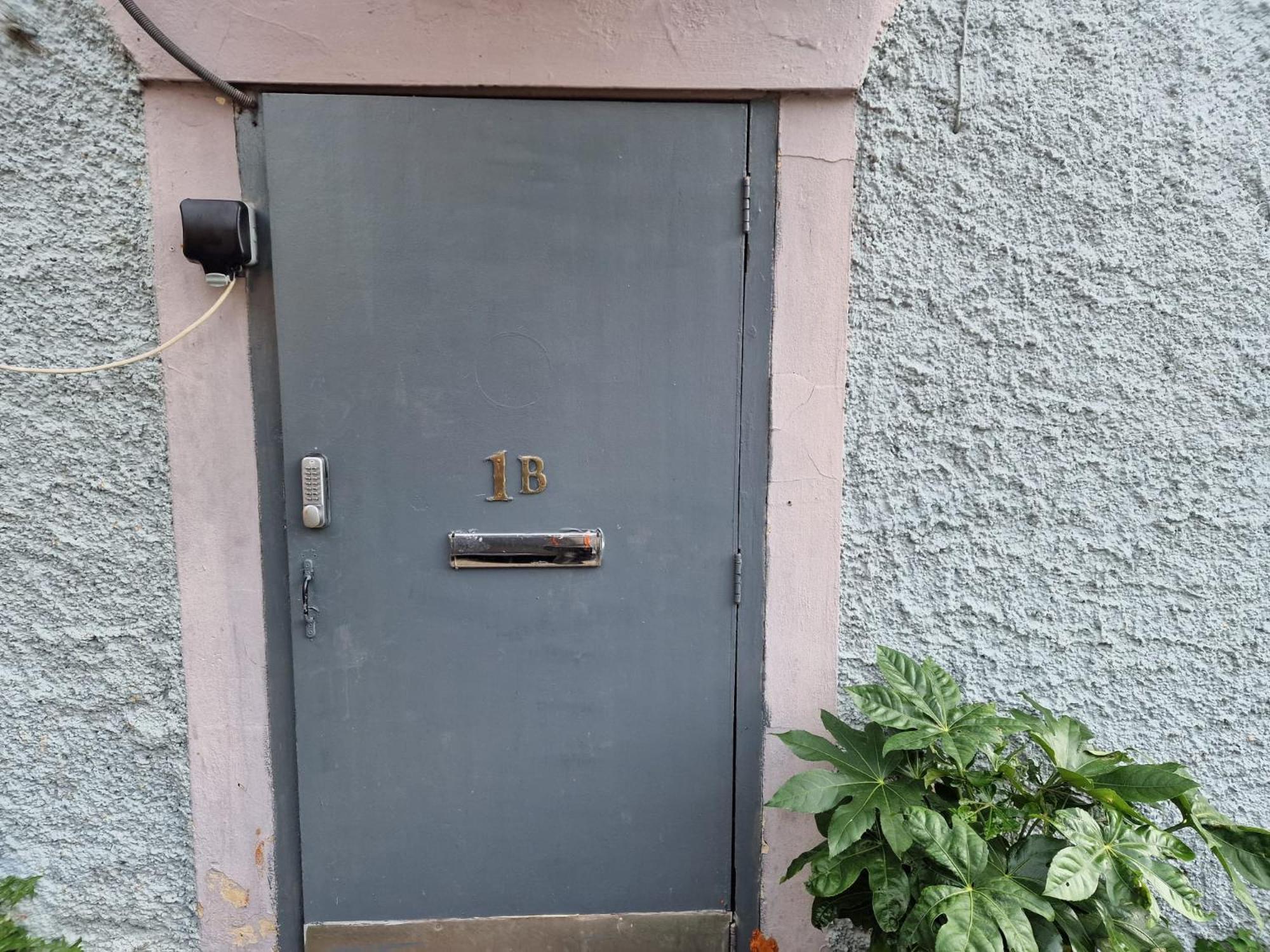 Near East Midland Airport 5 Apartment