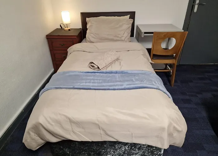 Room Near East Midland Airport 5