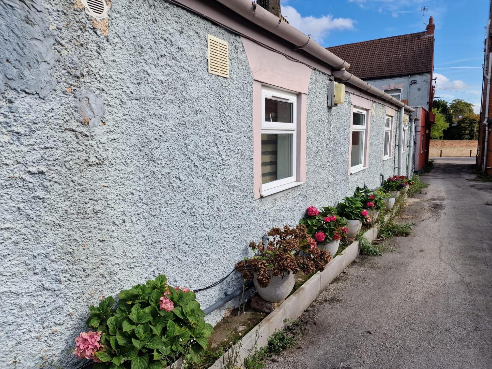 Near East Midland Airport 5 *